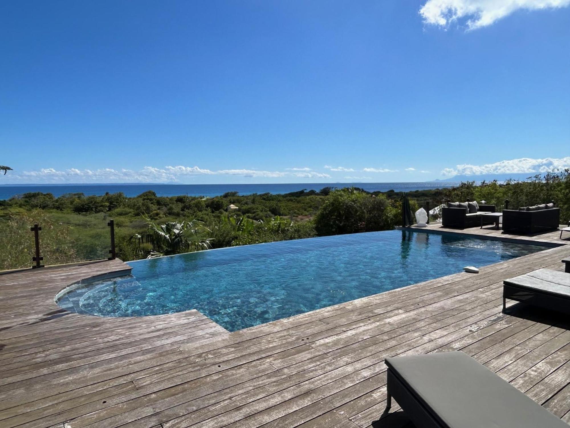 Villa L'Hacienda: Seaside Luxury with Pool, Jacuzzi & Garden Saint-Francois  Exterior photo
