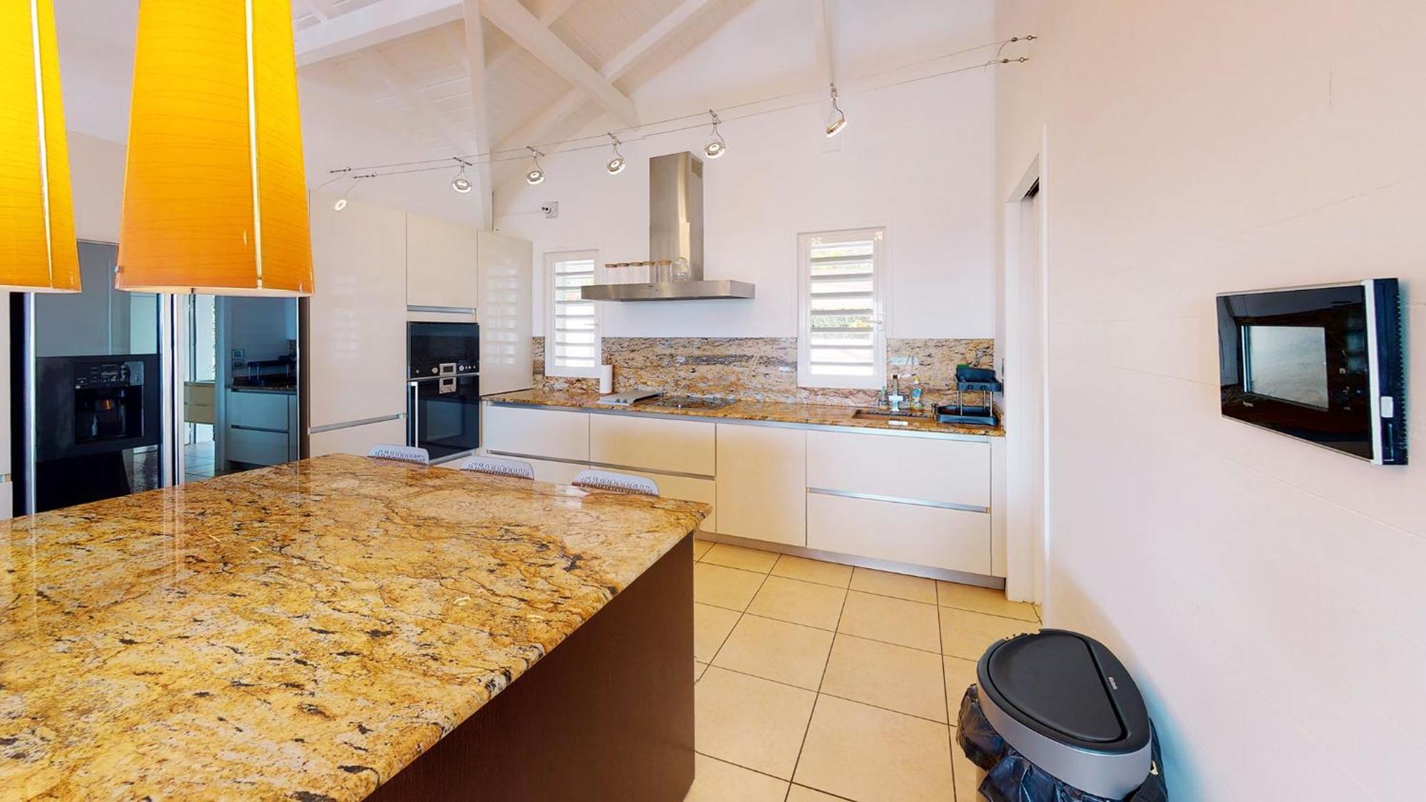 Villa L'Hacienda: Seaside Luxury with Pool, Jacuzzi & Garden Saint-Francois  Room photo
