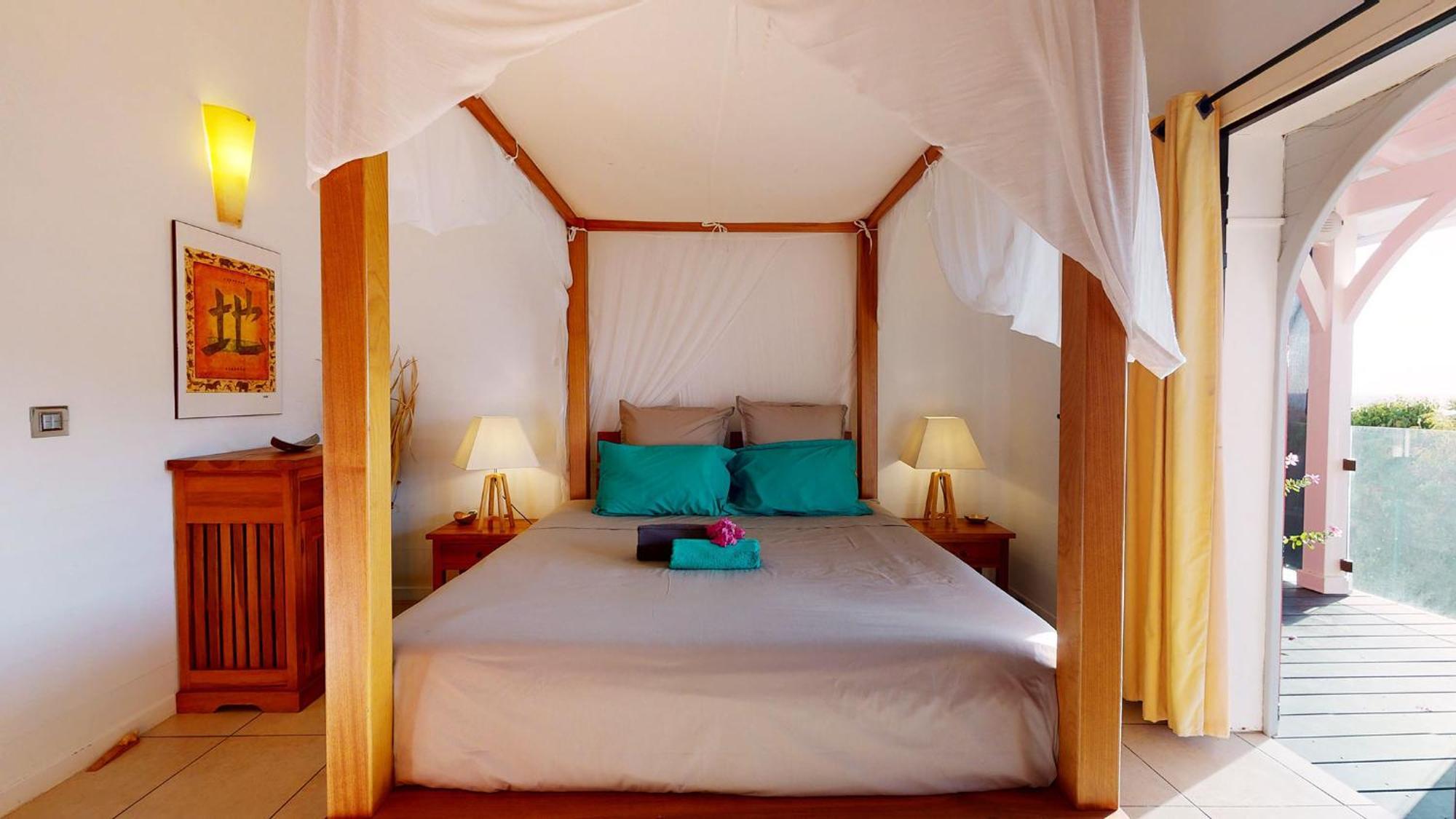 Villa L'Hacienda: Seaside Luxury with Pool, Jacuzzi & Garden Saint-Francois  Room photo
