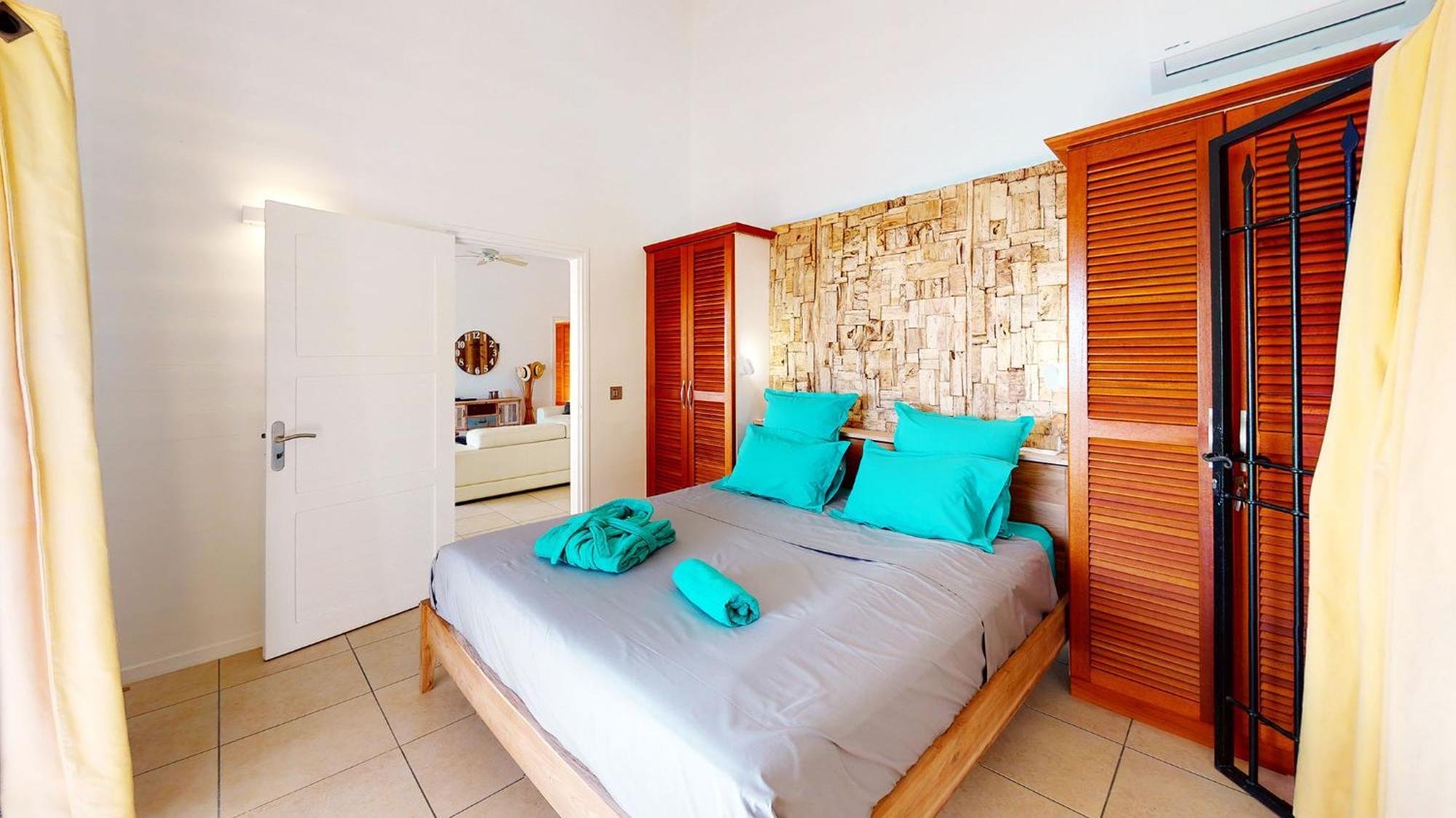 Villa L'Hacienda: Seaside Luxury with Pool, Jacuzzi & Garden Saint-Francois  Room photo